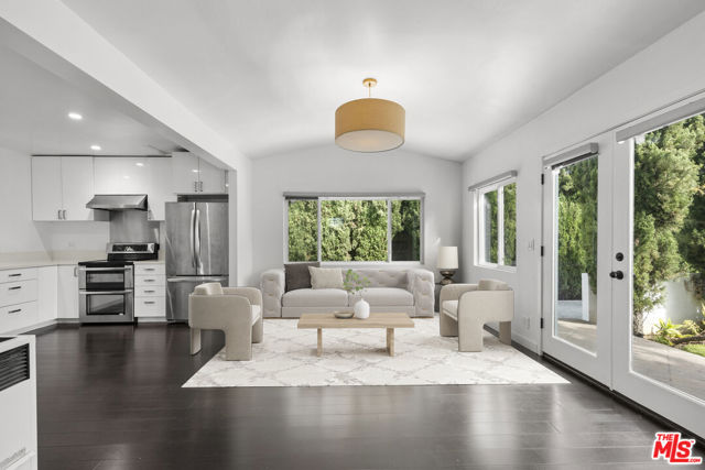 1434 24th Street, Santa Monica CA: https://media.crmls.org/mediaz/1d817649-3175-4910-a3c1-364b50705cdf.jpg