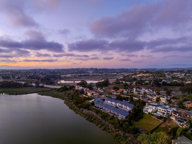 2399 Jefferson St, Carlsbad CA: https://media.crmls.org/mediaz/1d8274dc-5a41-41b3-9403-1443516951db.jpg