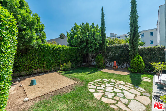 924 S Orange Grove Avenue, Los Angeles CA: https://media.crmls.org/mediaz/1d82781b-6d72-4d99-939d-ed35a14d5d1c.jpg