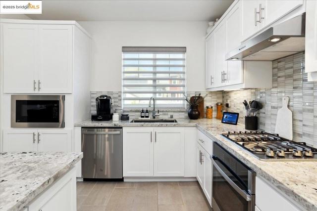 2712 Via Vicenza, San Ramon CA: https://media.crmls.org/mediaz/1d82a198-212a-4c42-80a1-f3bbf5d1f1ec.jpg