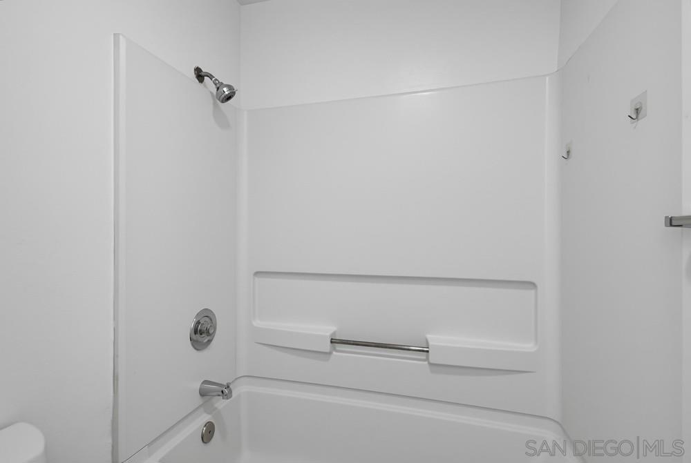 https://media.crmls.org/mediaz/1d82d3e5-b04d-459c-a0ff-3e06d3c160b6.jpg?preset=X-Large