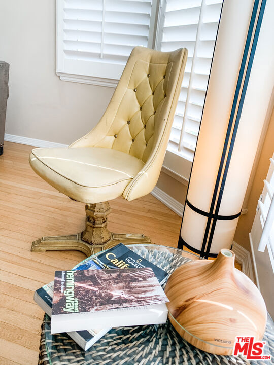 1975 S Crescent Heights Boulevard, Los Angeles CA: https://media.crmls.org/mediaz/1d834c83-ef1e-4613-87c3-f092659449b5.jpg