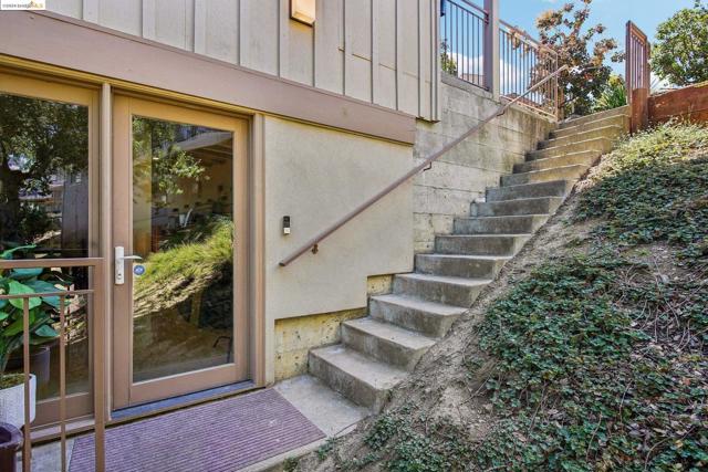 Image 34 of 46 For 90 Starview Dr