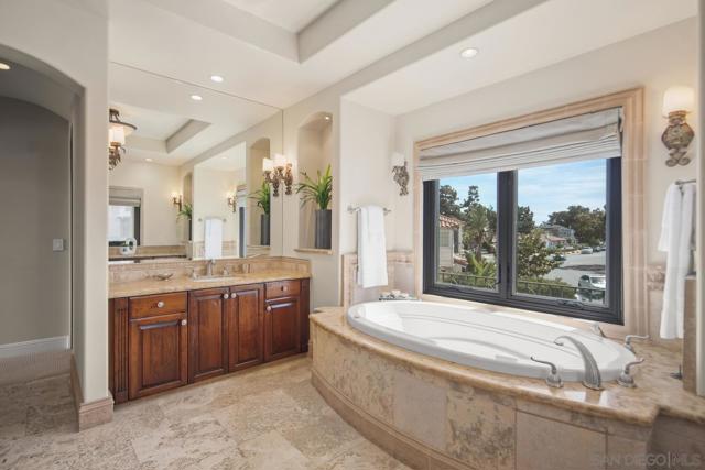 650 Glorietta Blvd, Coronado CA: https://media.crmls.org/mediaz/1d845c2a-d593-435a-a2c4-c8adb70da309.jpg