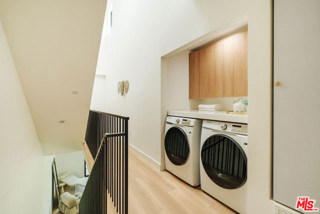 1343 S Ogden Drive, Los Angeles CA: https://media.crmls.org/mediaz/1d846a51-89bc-4e68-b8bb-f5486fafe052.jpg