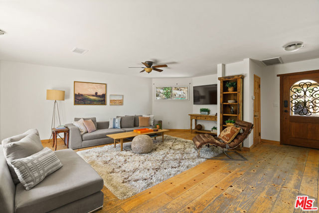 2026 Topanga Skyline Drive, Topanga CA: https://media.crmls.org/mediaz/1d846aa0-5b31-4191-8657-22ee4d10070d.jpg