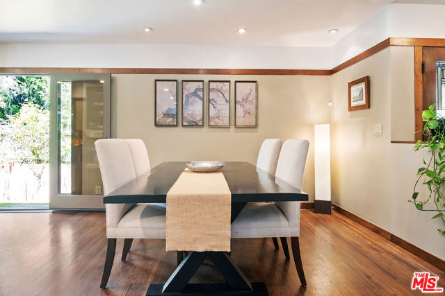 2299 Beverwil Drive, Los Angeles CA: https://media.crmls.org/mediaz/1d847cf4-fd09-4bf3-a363-f6fc76ddd7b5.jpg