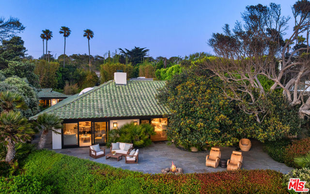 7221 Birdview Avenue, Malibu CA: https://media.crmls.org/mediaz/1d8492be-c210-4bbe-a6d6-a6f438329ea6.jpg