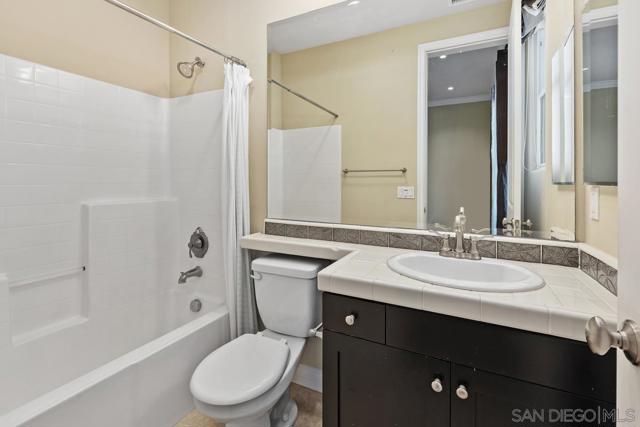 1833 Corte Galeana, Chula Vista CA: https://media.crmls.org/mediaz/1d84e41a-1c93-46a4-9367-4c6b73f774ba.jpg