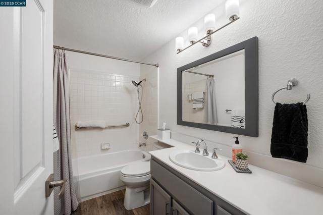 4467 Terra Granada Dr, Walnut Creek CA: https://media.crmls.org/mediaz/1d84efa2-160e-471c-9486-a92cee9fd2d9.jpg