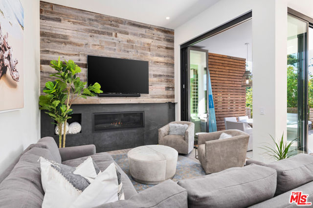 31866 Seafield Drive, Malibu CA: https://media.crmls.org/mediaz/1d8510f4-5f79-4c38-86d1-73c4993ef6d0.jpg