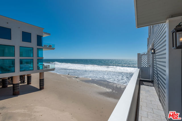 31656 Sea Level Drive, Malibu CA: https://media.crmls.org/mediaz/1d857d48-3b8c-4959-8e8c-32265b461800.jpg