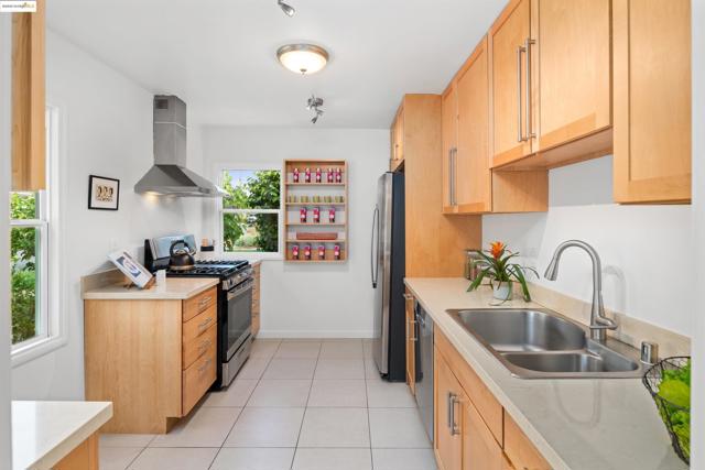 209 Behrens St, El Cerrito CA: https://media.crmls.org/mediaz/1d8583ab-53af-46ab-a2ef-de0a0147aebb.jpg