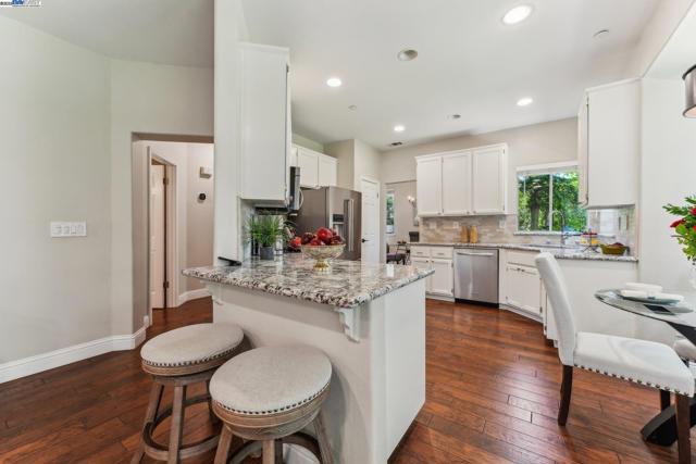 1159 Vintner Pl, Livermore CA: https://media.crmls.org/mediaz/1d85bfa2-3dfb-42fe-9613-0155646e7e79.jpg
