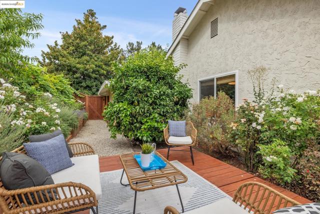 32 Pacer Pl., Walnut Creek CA: https://media.crmls.org/mediaz/1d868dbd-4c39-4aa1-b9e4-c479d31d87ef.jpg