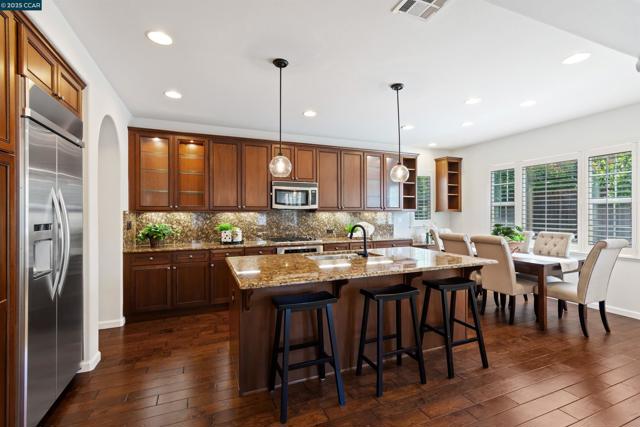 5214 Kenilworth Way, San Ramon CA: https://media.crmls.org/mediaz/1d86be95-85d4-4375-a9fc-1e69b29a4b08.jpg