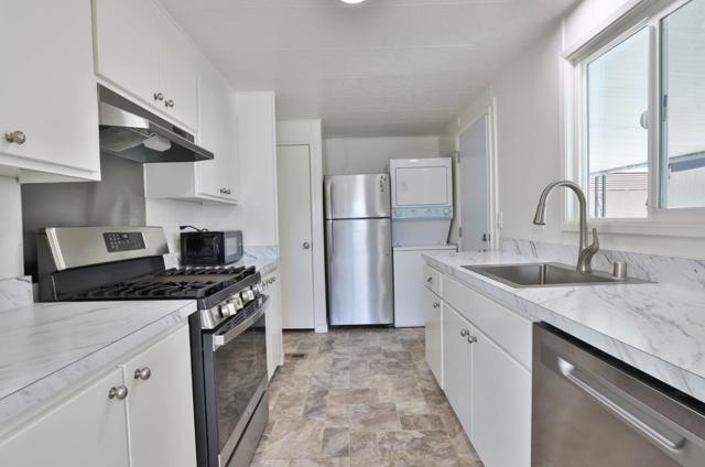 8282 Murray Ave, Gilroy CA: https://media.crmls.org/mediaz/1d86c980-ff0e-48d8-a35e-a9a88e9d779d.jpg