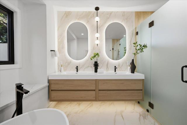 852 La Para Avenue, Palo Alto CA: https://media.crmls.org/mediaz/1d86da21-fa11-49da-9572-2d2104e75b31.jpg