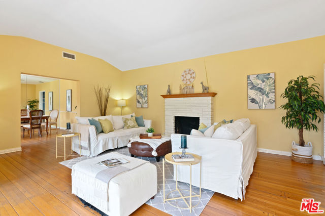11945 Addison Street photo 7