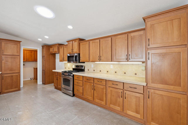 Detail Gallery Image 20 of 45 For 139 Dickens Cir #139,  Ventura,  CA 93003 - 3 Beds | 2 Baths