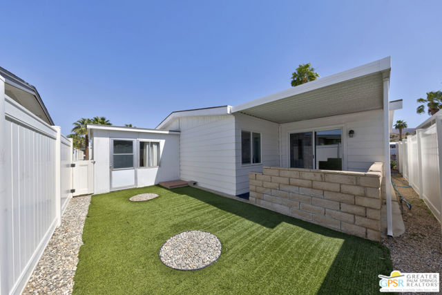 210 Coyote Drive, Palm Springs CA: https://media.crmls.org/mediaz/1d878a90-4b48-4ed4-bd7b-5658749e5316.jpg