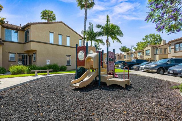 Detail Gallery Image 27 of 39 For 638 Sumner Way #2,  Oceanside,  CA 92058 - 4 Beds | 2/1 Baths