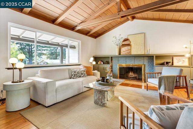 25 Whitehall Dr, Orinda CA: https://media.crmls.org/mediaz/1d87c42a-5f35-4c38-8bc0-35a256c4aa07.jpg