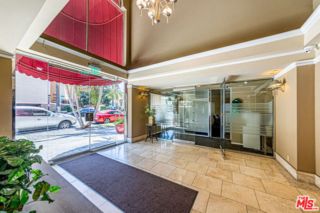 620 S Gramercy Place, Los Angeles CA: https://media.crmls.org/mediaz/1d87d7e9-28ce-48b9-9b91-0602ec53fddd.jpg