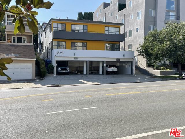 1635 S Beverly Glen Boulevard, Los Angeles CA: https://media.crmls.org/mediaz/1d87f67a-eac8-44e1-961e-05e620f5ee91.jpg