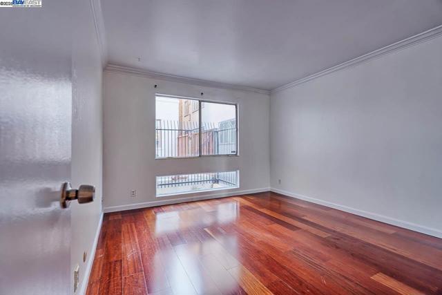 151 Lakeside Dr, Oakland CA: https://media.crmls.org/mediaz/1d881ec0-9ac8-4bf9-8d05-69d069369cc5.jpg