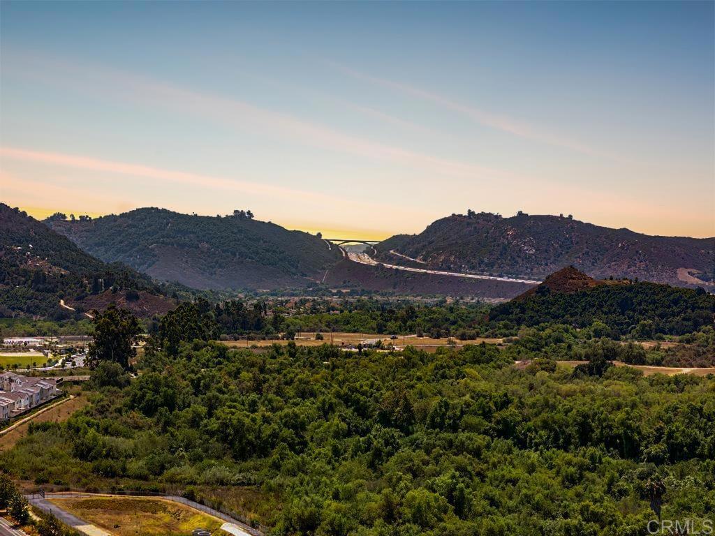 https://media.crmls.org/mediaz/1d883e1c-2fa1-4c79-80a3-9816878767f4.jpg?preset=X-Large