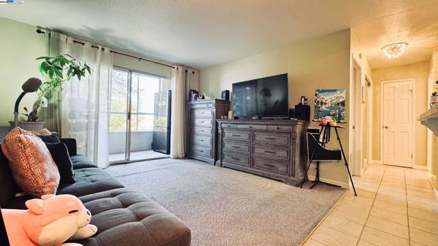466 Crescent Street, Oakland, California 94610, 1 Bedroom Bedrooms, ,1 BathroomBathrooms,Condominium,For Sale,Crescent Street,41112494