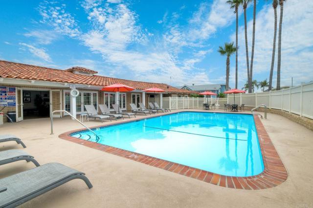 6496 Friendly Place, Carlsbad CA: https://media.crmls.org/mediaz/1d88860f-844a-4689-8417-7852a37c683f.jpg