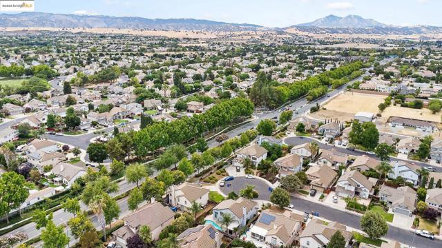 20 Goldmeadow Ct, Brentwood CA: https://media.crmls.org/mediaz/1d893abf-6072-40d0-8a4e-76c3f3430603.jpg