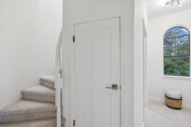 2684 Summit Drive, Burlingame CA: https://media.crmls.org/mediaz/1d8ac273-30d1-4935-a303-f2bd1772c0fd.jpg