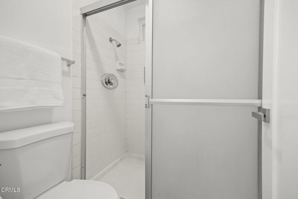 https://media.crmls.org/mediaz/1d8acabe-44c8-489d-baa6-07eaa5433764.jpg?preset=X-Large