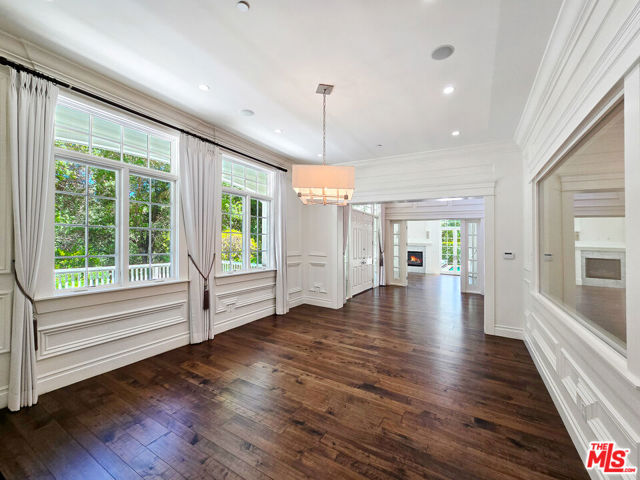 3815 Valley Meadow Road, Encino CA: https://media.crmls.org/mediaz/1d8af4f2-fbf7-4317-a30d-4f207ace2312.jpg