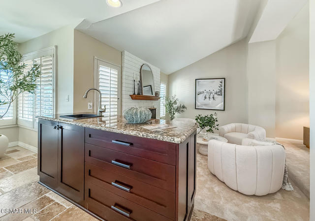 3331 Monte Carlo Drive, Thousand Oaks CA: https://media.crmls.org/mediaz/1d8b0919-ed8d-4969-88b0-a851fb849cef.jpg