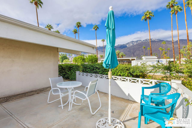 2033 E Ramon Road, Palm Springs CA: https://media.crmls.org/mediaz/1d8b2d18-7555-4246-b812-7f7c4c40c7e1.jpg