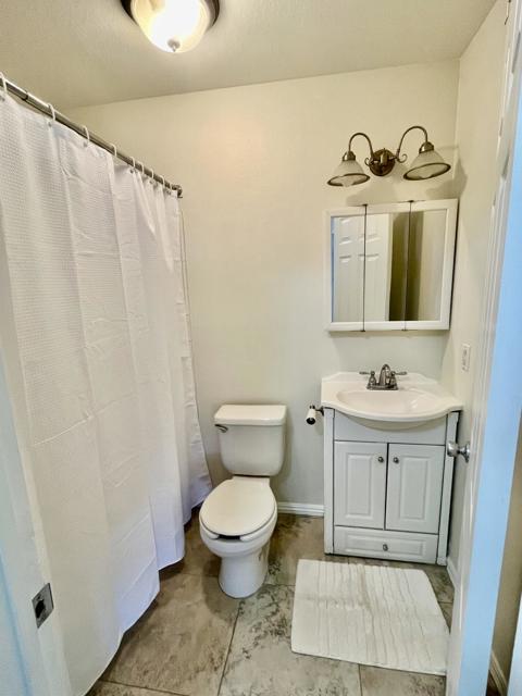Image 18 of 26 For 72534 Edgehill Drive 2