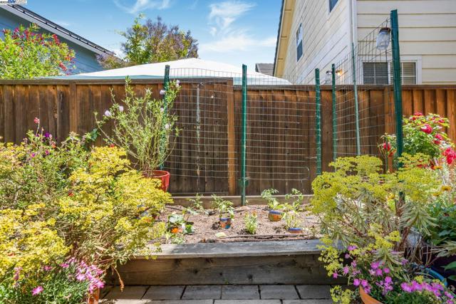 5373 Shamrock Cmn, Fremont CA: https://media.crmls.org/mediaz/1d8d4801-a25e-41bb-b07c-381ef60fbe98.jpg