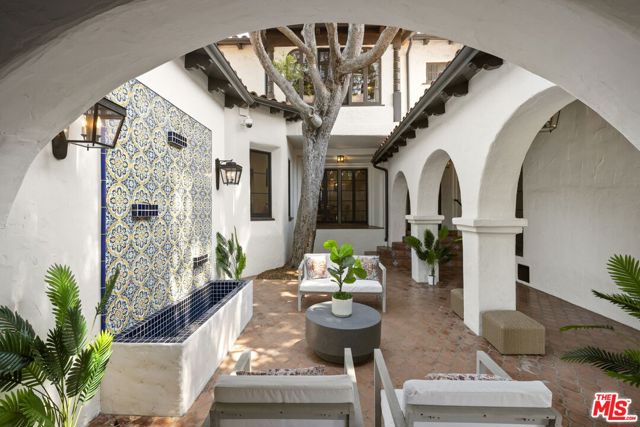 2714 Forrester Drive, Los Angeles CA: https://media.crmls.org/mediaz/1d8de909-c205-44c6-ab8c-35f9b8b2fbe2.jpg