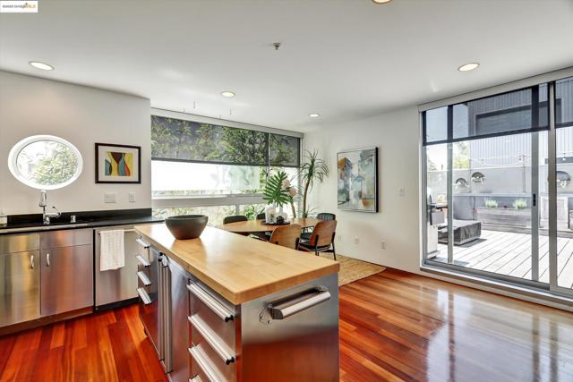 2709 10th St, Berkeley CA: https://media.crmls.org/mediaz/1d8e4cf3-01a4-4673-b147-0d6a71456061.jpg
