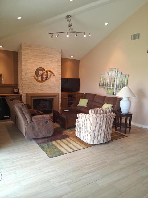 114 Alcola Circle, Palm Desert, CA 92211