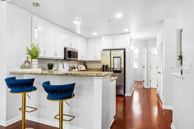 40742 Greystone Ter, Fremont CA: https://media.crmls.org/mediaz/1d8ed4cd-e4d7-4754-95be-a31378d70aa8.jpg