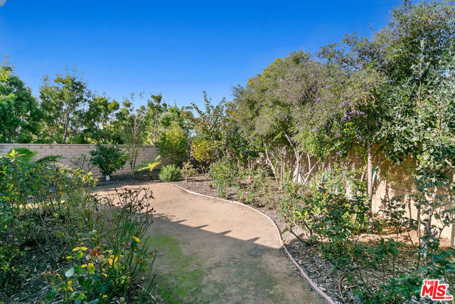 291 Santa Susana Road, Camarillo CA: https://media.crmls.org/mediaz/1d8f92d4-aeab-4392-a7c9-fdb01c2bf309.jpg