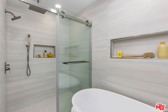 4804 La Villa Marina, Marina del Rey CA: https://media.crmls.org/mediaz/1d8ff49c-f7e9-4795-a53d-a22fd1b8140a.jpg