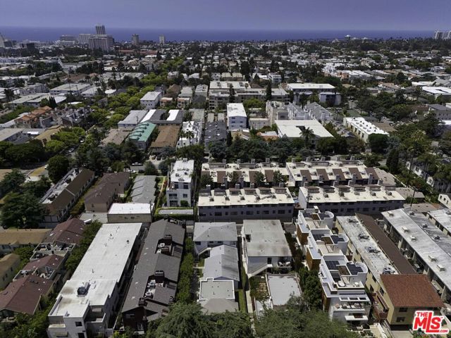 938 15th Street, Santa Monica CA: https://media.crmls.org/mediaz/1d90293a-74d3-4f4f-bc55-bee6ee2567f6.jpg
