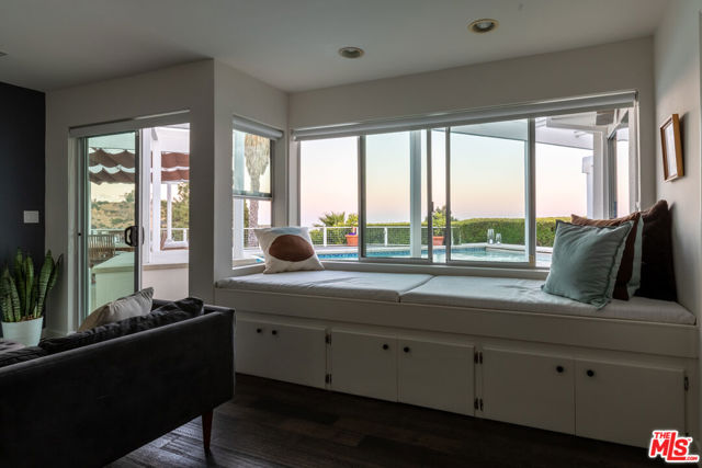 2224 Hercules Drive, Los Angeles CA: https://media.crmls.org/mediaz/1d9061db-3008-458e-b865-4fac21ccd16c.jpg