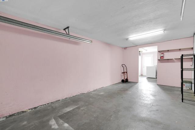 378 Park St, San Leandro CA: https://media.crmls.org/mediaz/1d90c363-3ce3-4245-9eea-686bbc1644bb.jpg